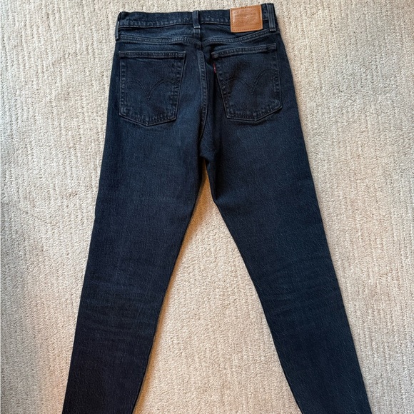 Levi’s Wedgie Fit Straight Jeans – Black (W25) - Picture 5 of 6